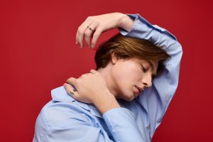 boyun düzleşmesi kamburluk yapar mı