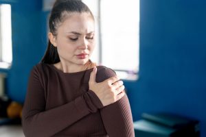 sinir sıkışması omuz ağrısı yapar mı