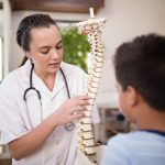 torakal skolyoz nedir