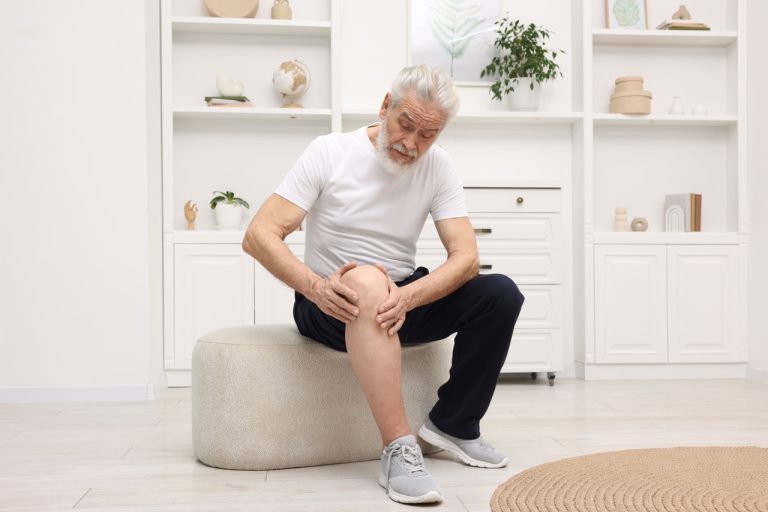 yaşlılarda diz ağrısı nedenleri