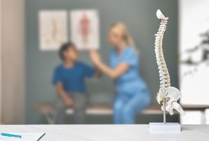 Skolyoz Çeşitleri Nedenleri Belirtileri ve Tedavi Seçenekleri skolyoz çeşitleri