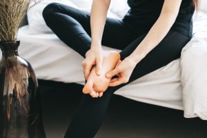 Ayak Tabanı Ağrısı Nedenleri, Belirtileri ve Çözüm Yolları