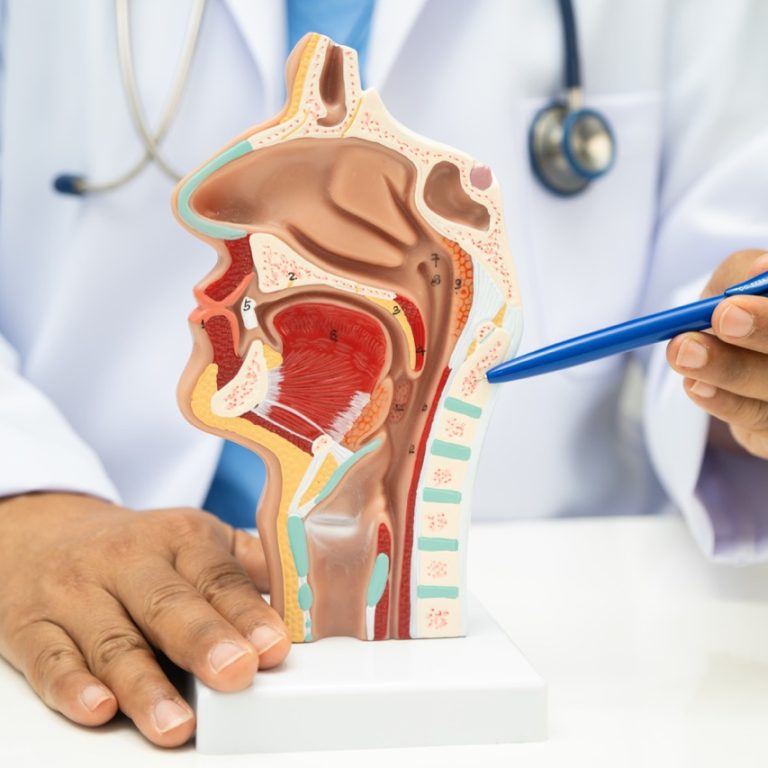 boyun düzleşmesi ağrıları nerelere vurur