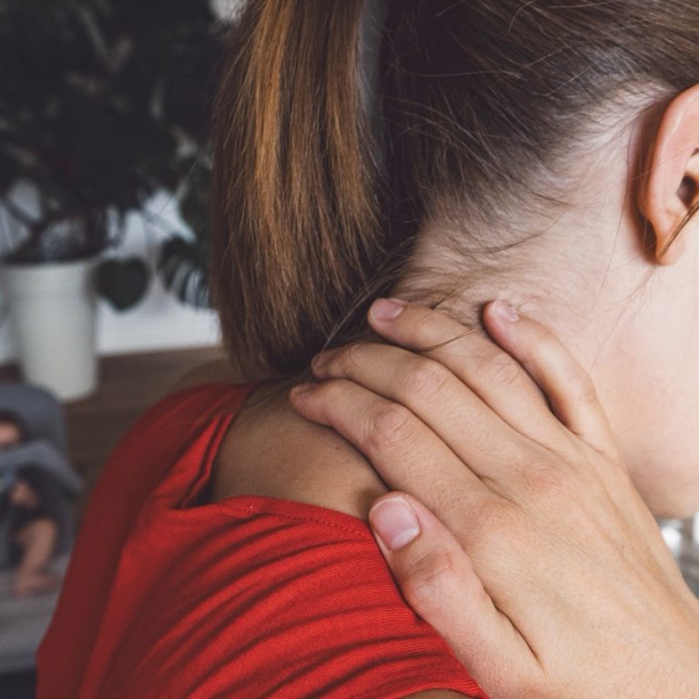 boyun düzleşmesi migreni tetikler mi