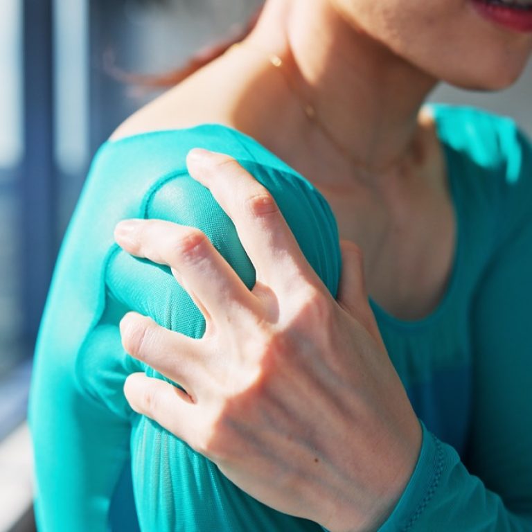 donuk omuz ağrısı nerelere vurur