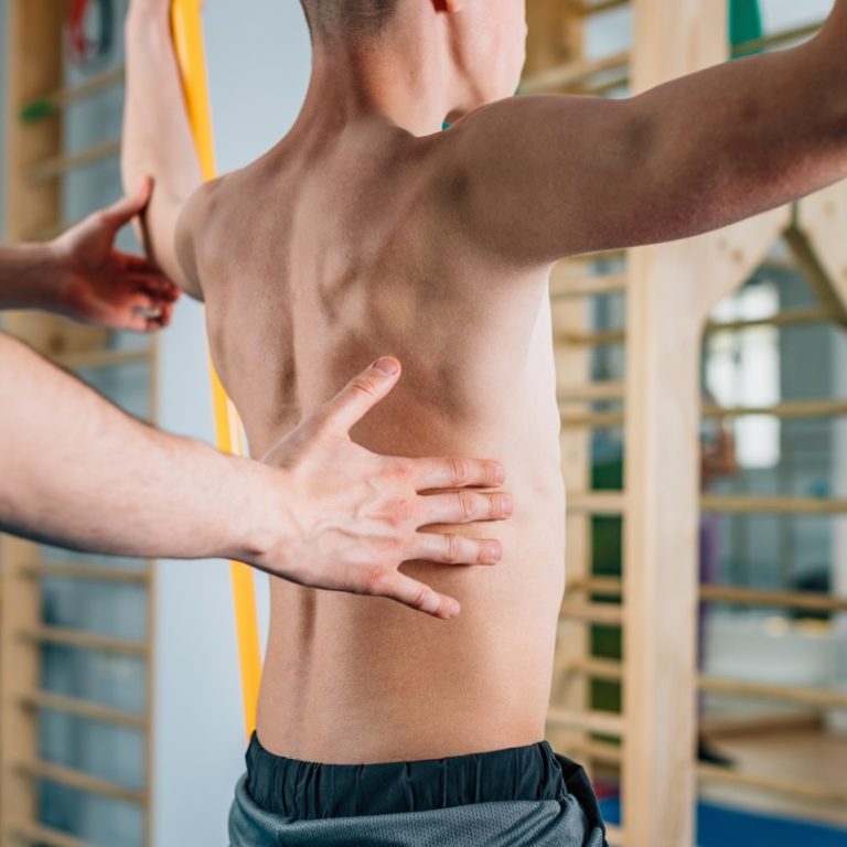 skolyoz askerliğe engel mi